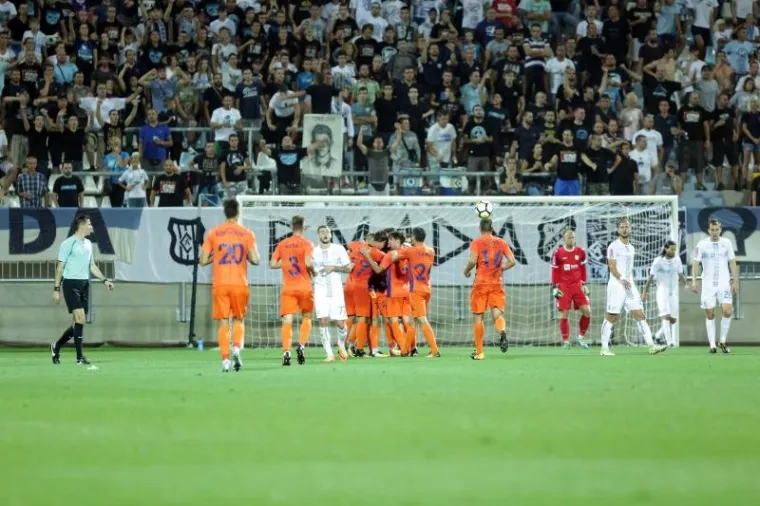 LOKOMOTIVA NA RUJEVICI: Navijači ispunili tribine i dali podr&scaron;ku Rijeci nakon serije poraza