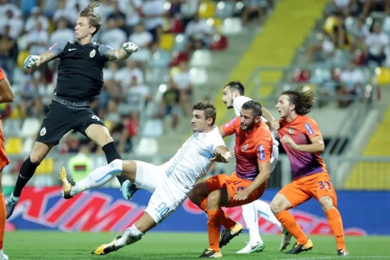 LOKOMOTIVA NA RUJEVICI: Navijači ispunili tribine i dali podr&scaron;ku Rijeci nakon serije poraza