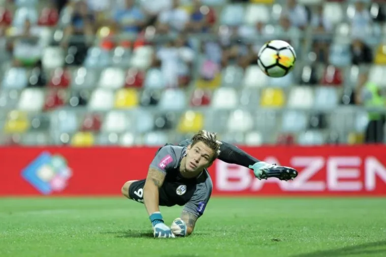 LOKOMOTIVA NA RUJEVICI: Navijači ispunili tribine i dali podr&scaron;ku Rijeci nakon serije poraza