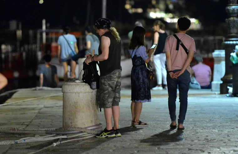 Legendarni gitarist Iron Maidena Janick Robert Gers s obitelji pro&scaron;etao Stradunom