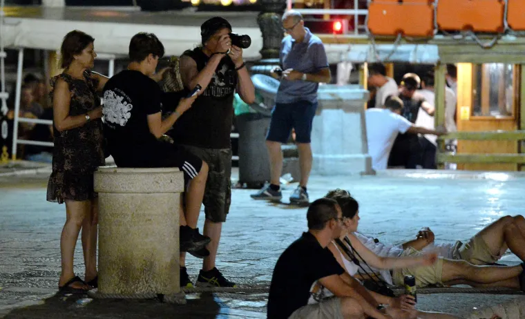 Legendarni gitarist Iron Maidena Janick Robert Gers s obitelji pro&scaron;etao Stradunom