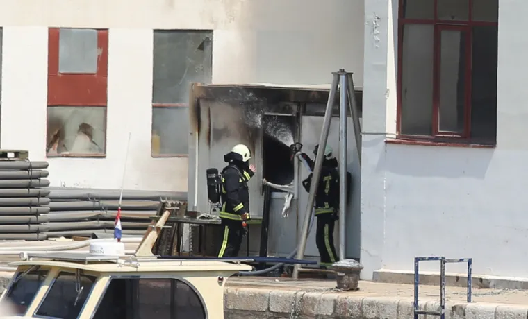 &Scaron;ibenik: buknuo požar u skladi&scaron;tu Remontnog brodogradili&scaron;ta NCP
