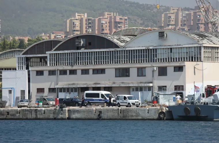 &Scaron;ibenik: buknuo požar u skladi&scaron;tu Remontnog brodogradili&scaron;ta NCP