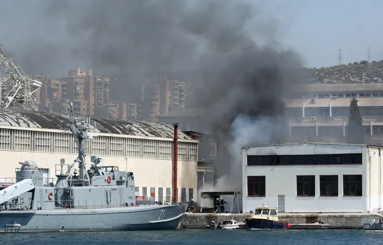 &Scaron;ibenik: buknuo požar u skladi&scaron;tu Remontnog brodogradili&scaron;ta NCP