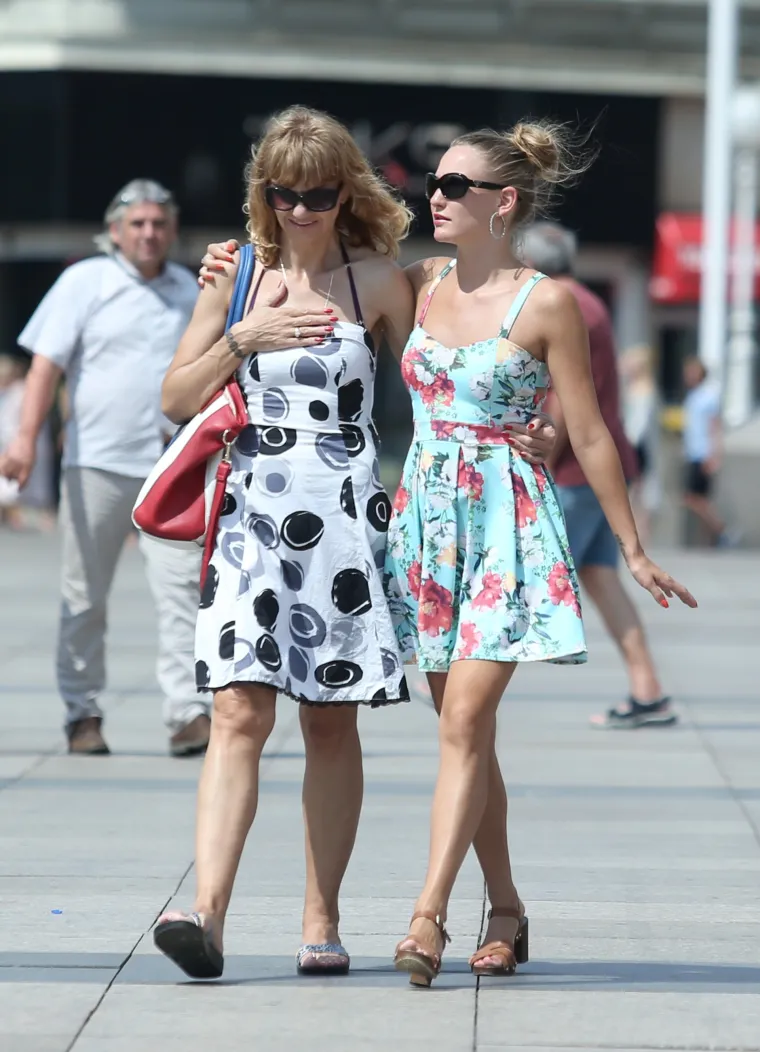 Prekrasne žene pro&scaron;etale centrom Zagreba