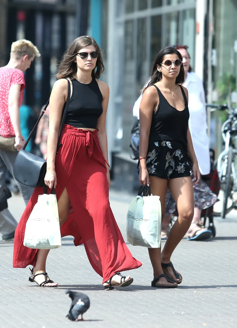 Prekrasne žene pro&scaron;etale centrom Zagreba