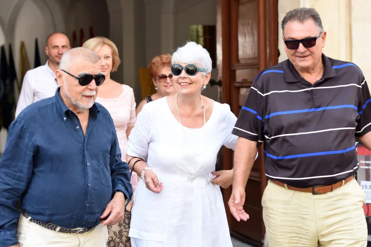 Jadranka Kosor i Stjepan Mesić u dru&scaron;tvu Radimira Čačića pro&scaron;etali &Scaron;pancirfestom