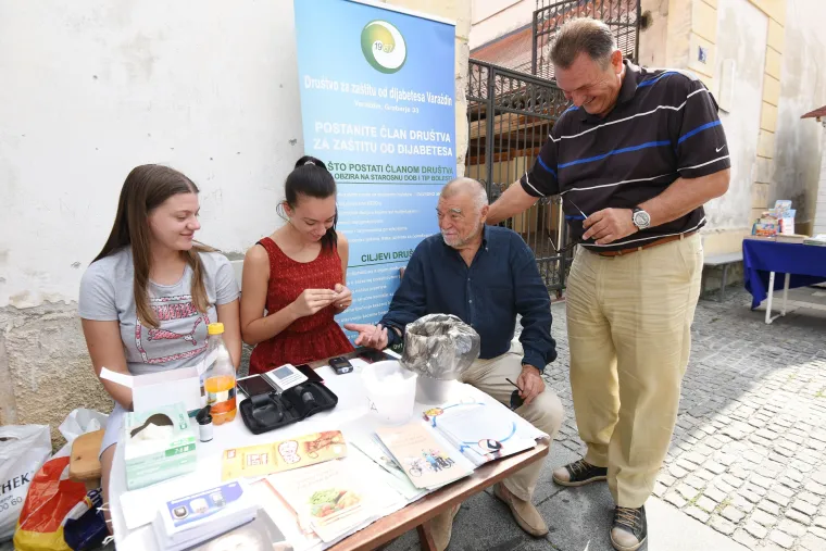 Jadranka Kosor i Stjepan Mesić u dru&scaron;tvu Radimira Čačića pro&scaron;etali &Scaron;pancirfestom