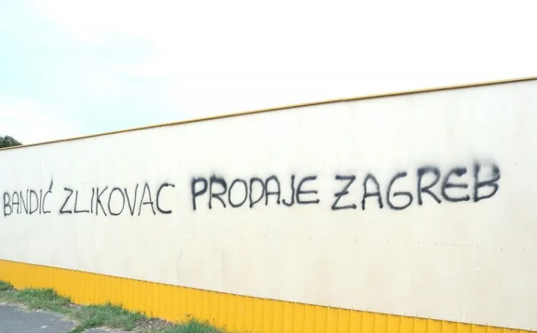 'BANDIĆU GO***, KAD BU TI DOSTA?' Na ogradi budućeg gradilišta osvanule pogrdne poruke za zagrebačkog gradonačelnika