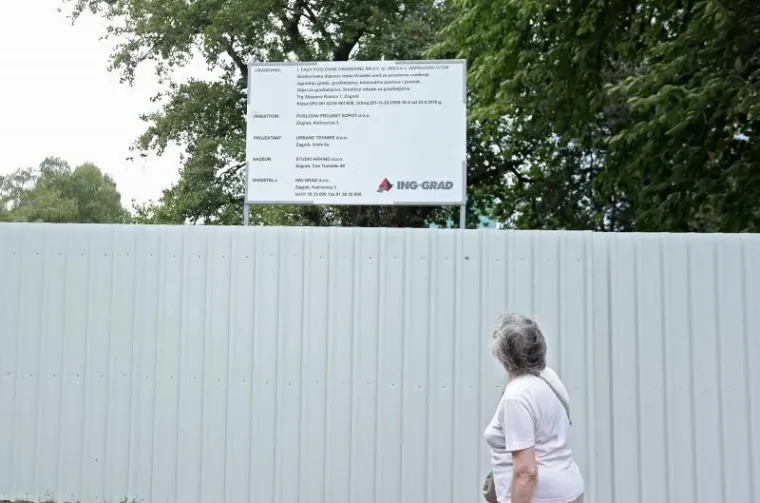 'BANDIĆU GO***, KAD BU TI DOSTA?' Na ogradi budućeg gradili&scaron;ta osvanule pogrdne poruke za zagrebačkog gradonačelnika