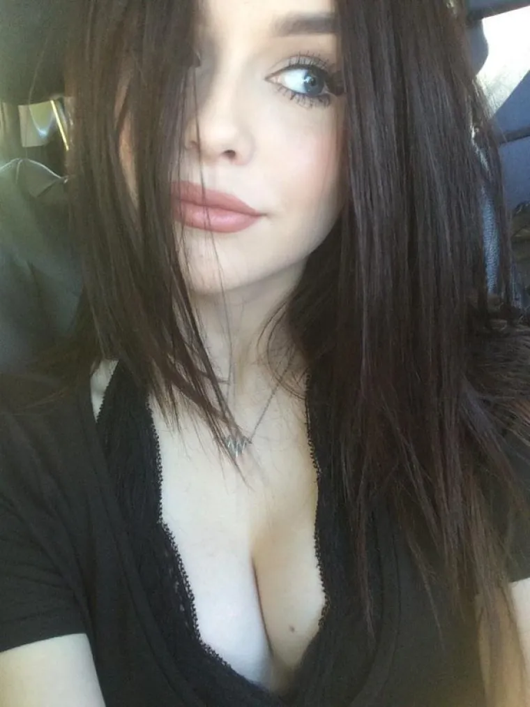 Ovim seksi djevojkama je bilo dosadno tijekom vožnje po gužvi pa su odlučile malo začiniti stvari...