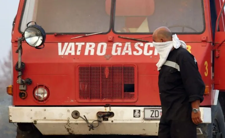 POŽAR KOD BENKOVCA: Gori &scaron;umski teren u selu Bulić u sastavu grada Benkovca