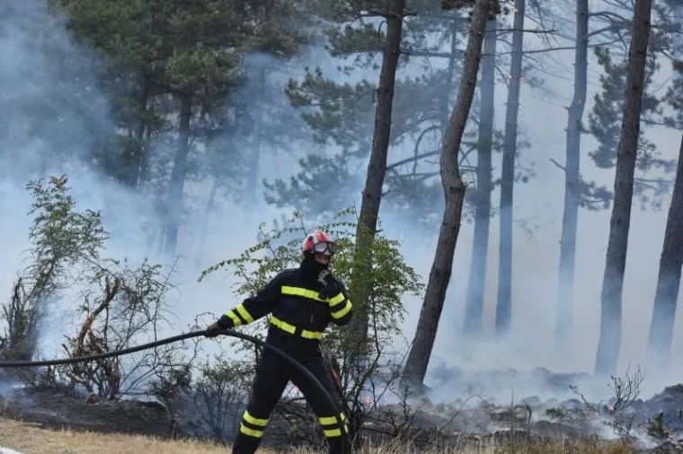 POŽAR KOD KISTANJA: Jak vjetar vatrogascima otežava ga&scaron;enje