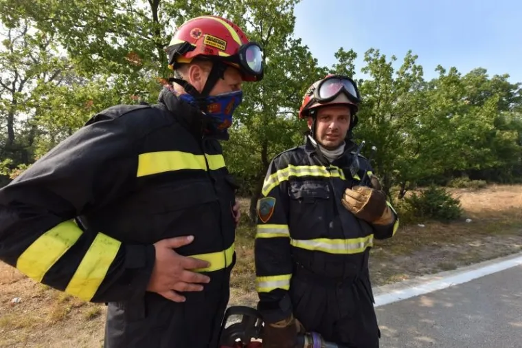 POŽAR KOD KISTANJA: Jak vjetar vatrogascima otežava ga&scaron;enje