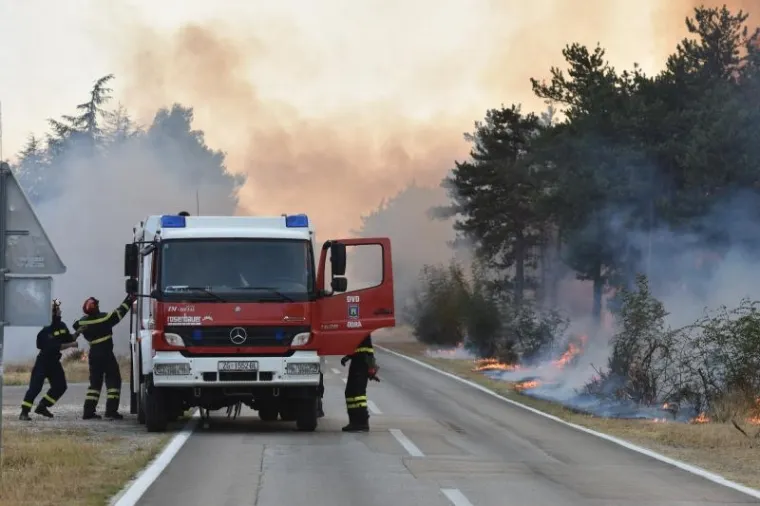 POŽAR KOD KISTANJA: Jak vjetar vatrogascima otežava ga&scaron;enje