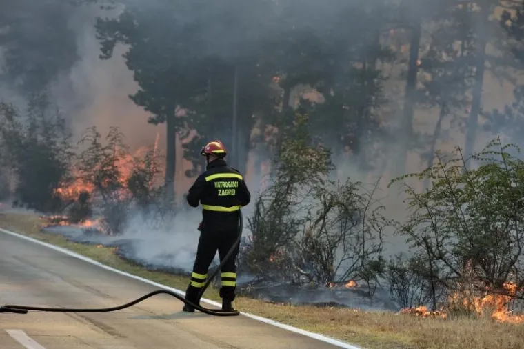 POŽAR KOD KISTANJA: Jak vjetar vatrogascima otežava ga&scaron;enje