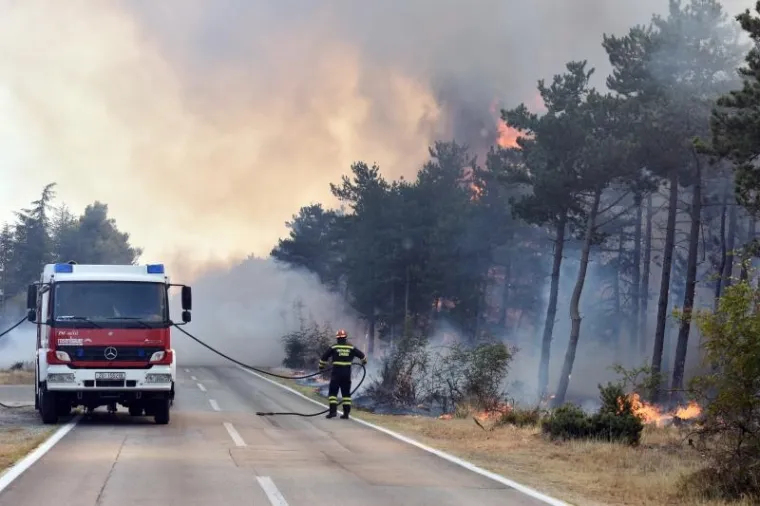 POŽAR KOD KISTANJA: Jak vjetar vatrogascima otežava ga&scaron;enje