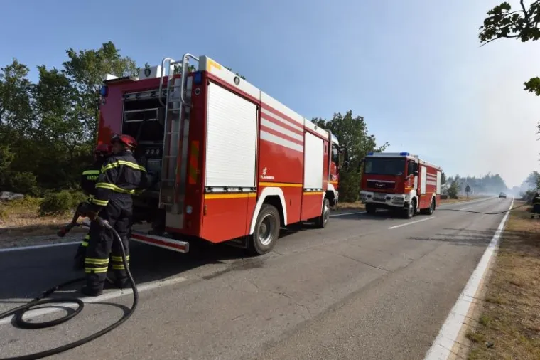 POŽAR KOD KISTANJA: Jak vjetar vatrogascima otežava ga&scaron;enje