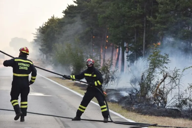 POŽAR KOD KISTANJA: Jak vjetar vatrogascima otežava ga&scaron;enje