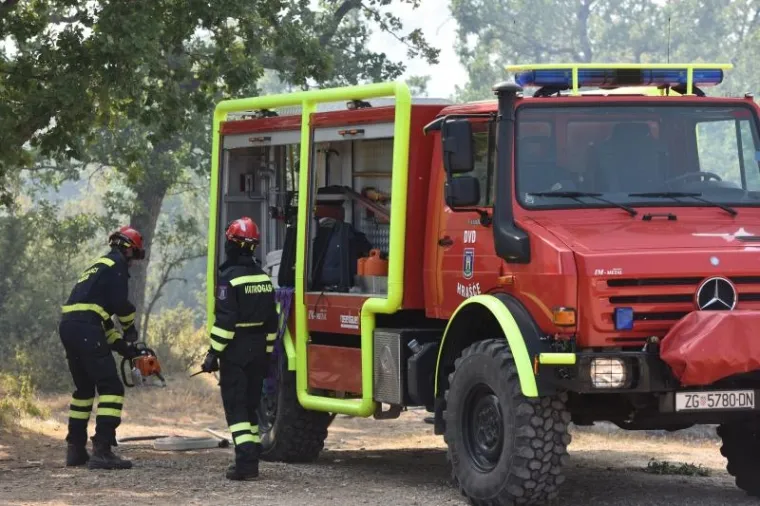 POŽAR KOD KISTANJA: Jak vjetar vatrogascima otežava ga&scaron;enje