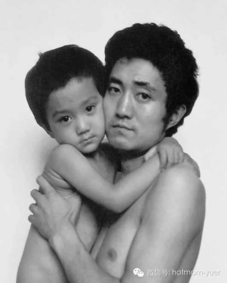 Prekrasan obiteljski album: tata se slikao sa sinom svake godine skoro tri desetljeća