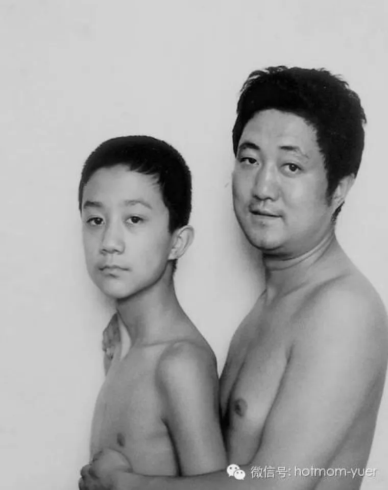 Prekrasan obiteljski album: tata se slikao sa sinom svake godine skoro tri desetljeća