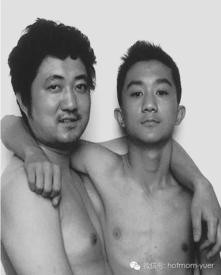 Prekrasan obiteljski album: tata se slikao sa sinom svake godine skoro tri desetljeća