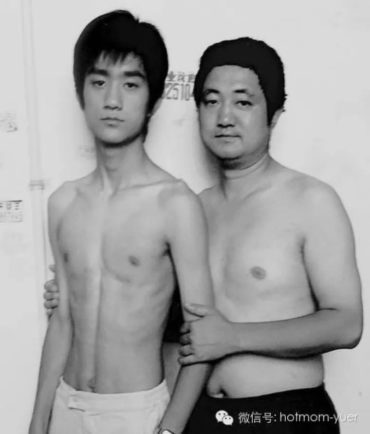 Prekrasan obiteljski album: tata se slikao sa sinom svake godine skoro tri desetljeća