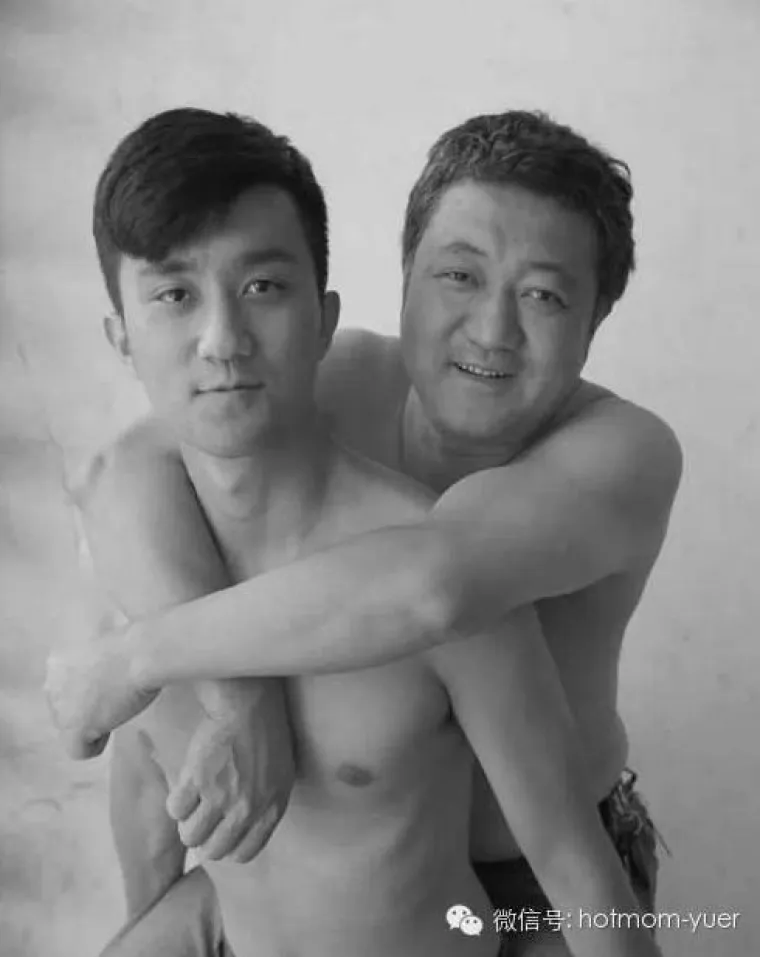 Prekrasan obiteljski album: tata se slikao sa sinom svake godine skoro tri desetljeća