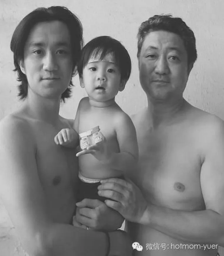 Prekrasan obiteljski album: tata se slikao sa sinom svake godine skoro tri desetljeća