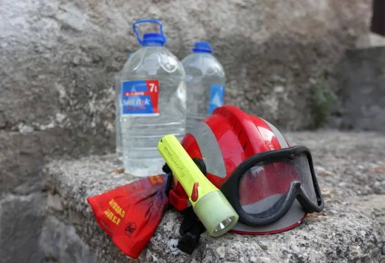 BORBA HRABRIH VATROGASACA: Nakon naporne noći odmaraju se i pripremaju za jo&scaron; jedan dan ga&scaron;enja požara u Dalmaciji