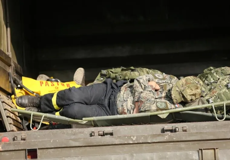 BORBA HRABRIH VATROGASACA: Nakon naporne noći odmaraju se i pripremaju za jo&scaron; jedan dan ga&scaron;enja požara u Dalmaciji