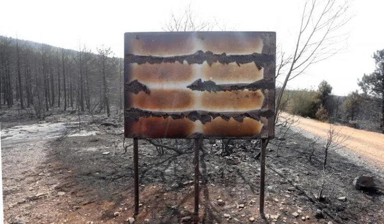 BORBA HRABRIH VATROGASACA: Nakon naporne noći odmaraju se i pripremaju za jo&scaron; jedan dan ga&scaron;enja požara u Dalmaciji