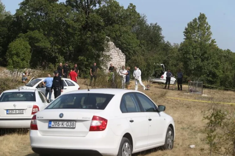 MJESTO NA KOJEM JE NASTRIJELJEN ZDRAVKO MAMIĆ: Policija obavlja očevid, tragaju za nepoznatim napadačima