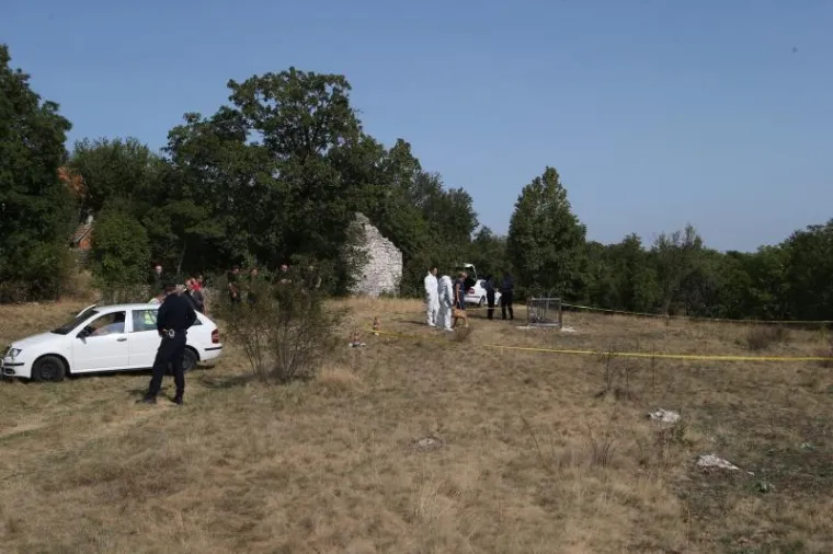 MJESTO NA KOJEM JE NASTRIJELJEN ZDRAVKO MAMIĆ: Policija obavlja očevid, tragaju za nepoznatim napadačima