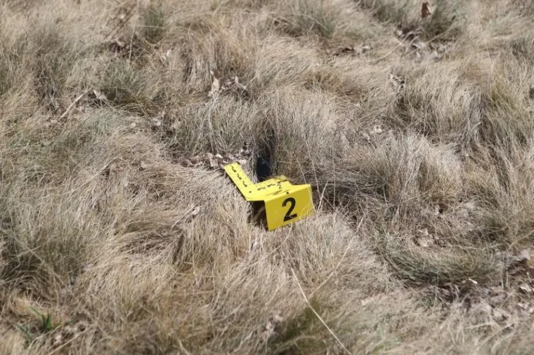 MJESTO NA KOJEM JE NASTRIJELJEN ZDRAVKO MAMIĆ: Policija obavlja očevid, tragaju za nepoznatim napadačima