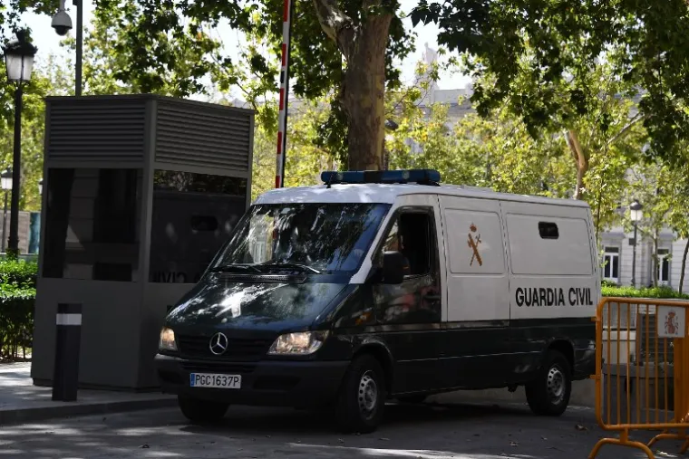 Četvorica uhićenih i osumnjičenih za prošlotjedni teroristički napad u Barceloni privedeni su danas pred Visoki sud u Madridu.