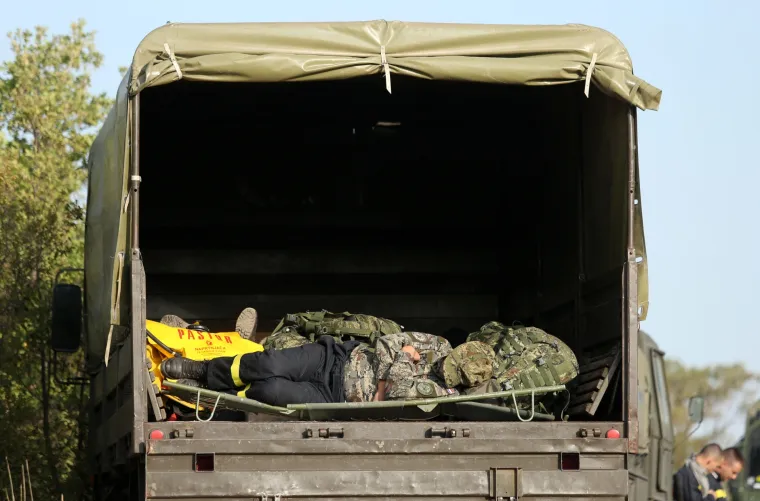 Vatrogasci nakon naporne noći odmaraju i pripremaju se za jo&scaron; jedan dan borbe s vatrom