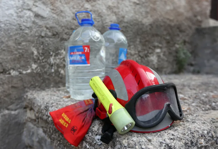 Vatrogasci nakon naporne noći odmaraju i pripremaju se za jo&scaron; jedan dan borbe s vatrom