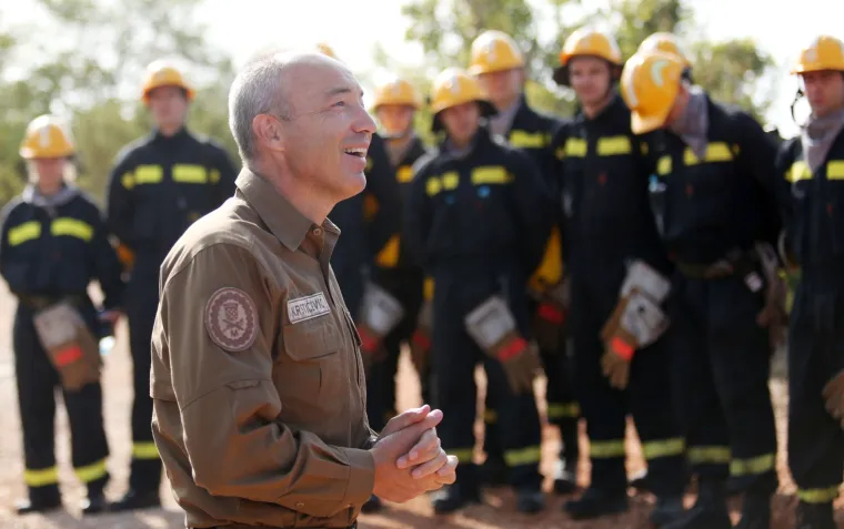 Ministar Krstičević obi&scaron;ao opožareno područje i vatrogasce iz sastava OS RH: 'Hvala dragom Bogu, nitko nije stradao'