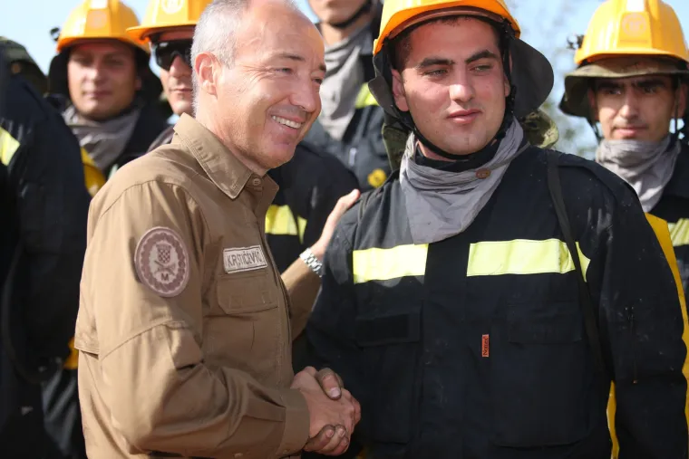 Ministar Krstičević obi&scaron;ao opožareno područje i vatrogasce iz sastava OS RH: 'Hvala dragom Bogu, nitko nije stradao'