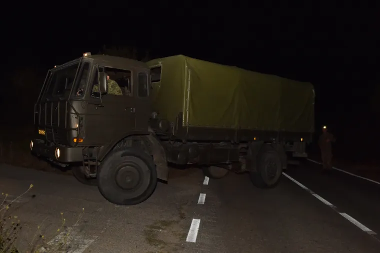 Vatrogasci i vojska brane Drni&scaron; od požara, dio stanovni&scaron;tva evakuiran