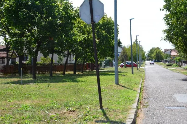 POLICIJA TRAGA ZA UBOJICOM IZ SLAVONSKOG BRODA: Od zadobivenih ozljeda preminuo te&scaron;ko ranjeni 31-godi&scaron;njak