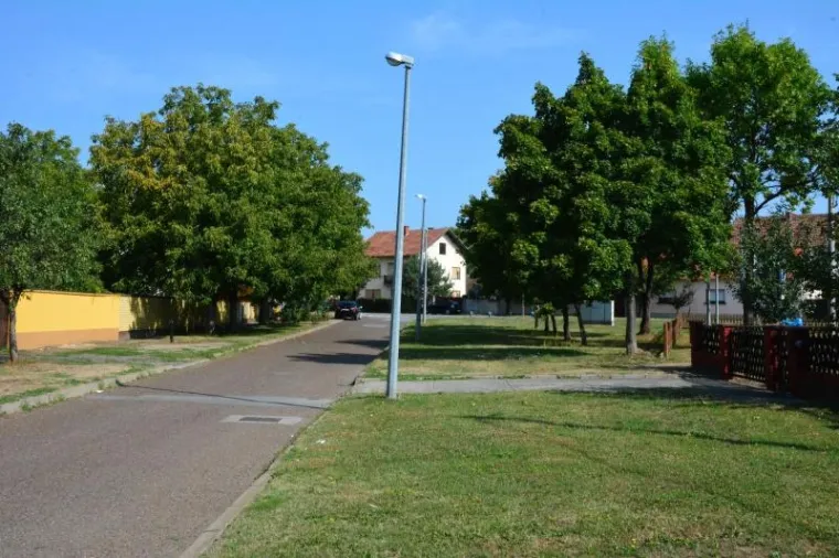 POLICIJA TRAGA ZA UBOJICOM IZ SLAVONSKOG BRODA: Od zadobivenih ozljeda preminuo te&scaron;ko ranjeni 31-godi&scaron;njak