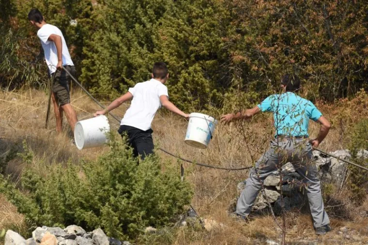 Ovako izgleda borba na&scaron;ih vatrogasaca s plamenom stihijom koja već treći dan guta Dalmaciju