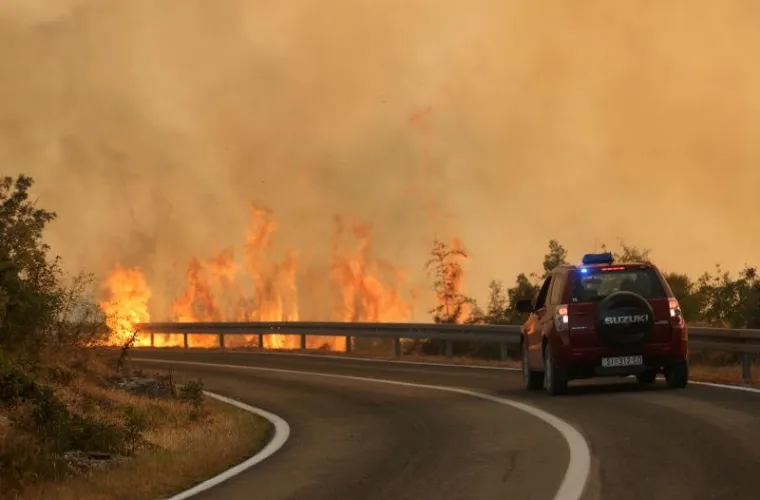Ovako izgleda borba na&scaron;ih vatrogasaca s plamenom stihijom koja već treći dan guta Dalmaciju