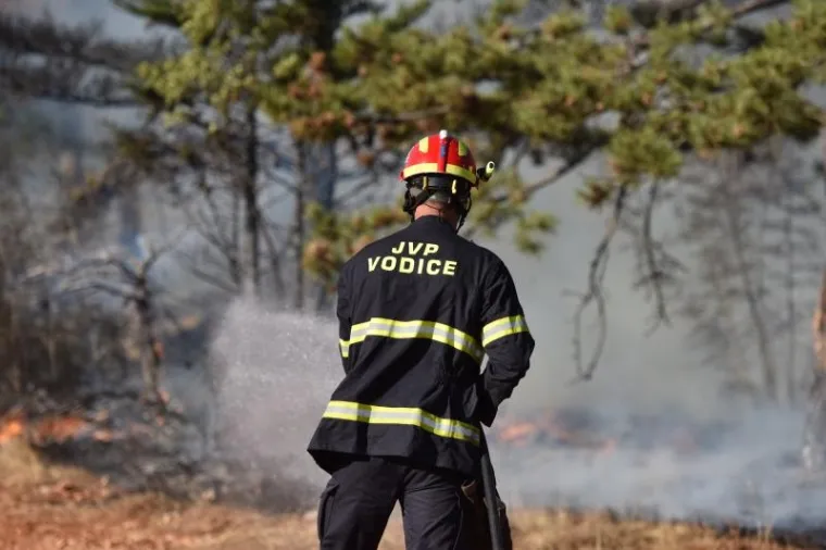 Ovako izgleda borba na&scaron;ih vatrogasaca s plamenom stihijom koja već treći dan guta Dalmaciju