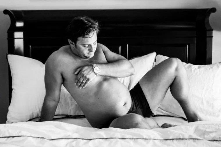 Tate napravili svoje 'trudničke' fotografije umjesto žena: rezultat je urnebesan