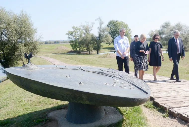 Članovi Vlade u Jasenovcu