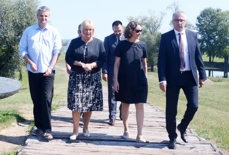 Članovi Vlade u Jasenovcu